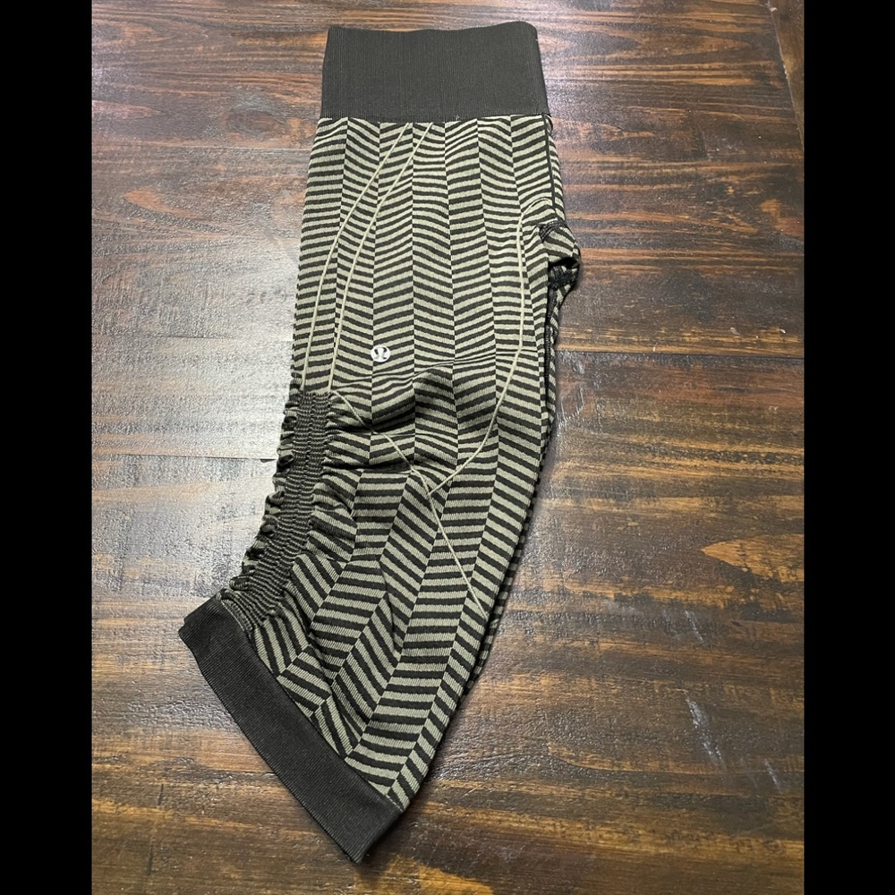 Lululemon Ebb & Flow Crop Leggings